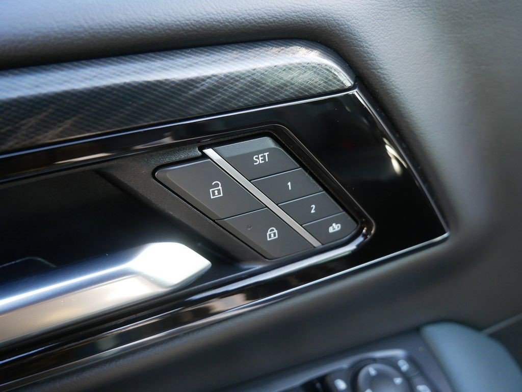 Certified 2025 GMC Yukon XL AT4 w/ AT4 Premium Package AWD/4WD image 15