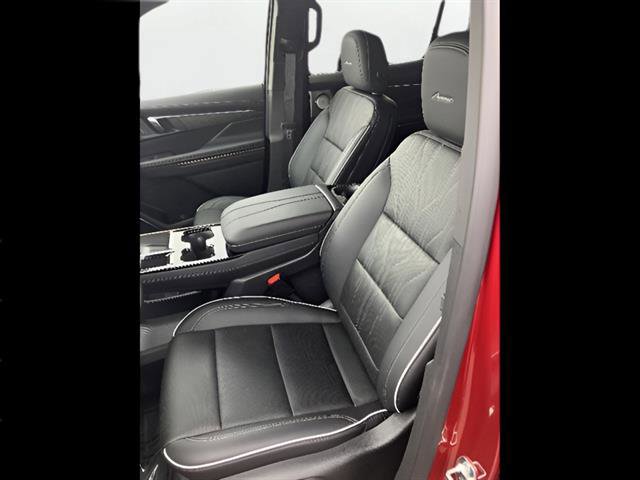 Used 2025 Buick Enclave Avenir w/ Super Cruise Package AWD/4WD image 10
