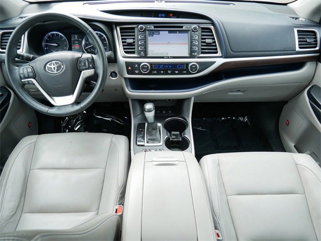 Used 2015 Toyota Highlander Limited image 12