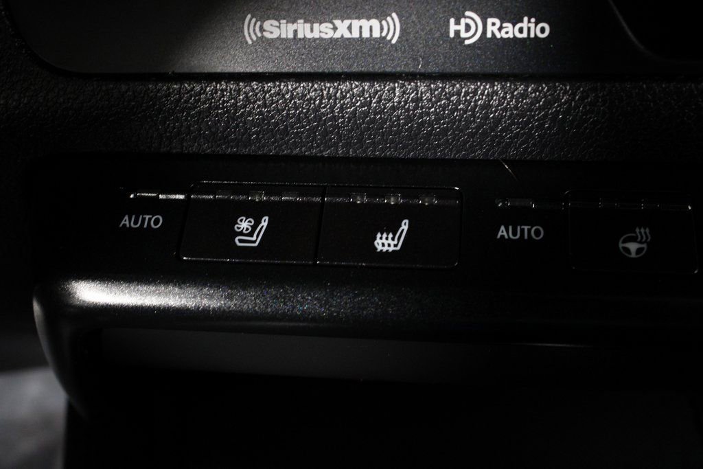 Used 2019 Lexus UX 200 image 23