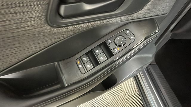 Used 2022 Nissan Rogue S AWD/4WD image 11