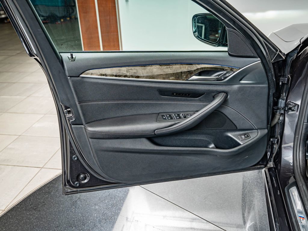 Used 2023 BMW 540i w/ M Sport Package RWD image 23