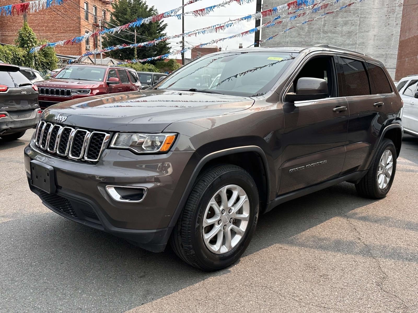 Certified 2021 Jeep Grand Cherokee Laredo X AWD/4WD image 8