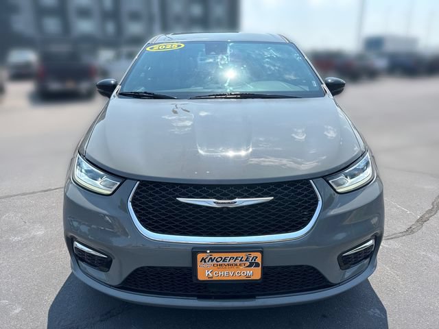 Used 2025 Chrysler Pacifica Select FWD image 8