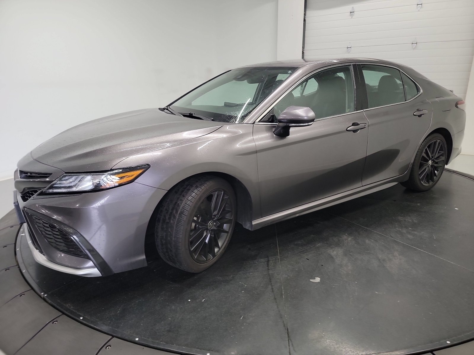 Used 2023 Toyota Camry XSE FWD video 3