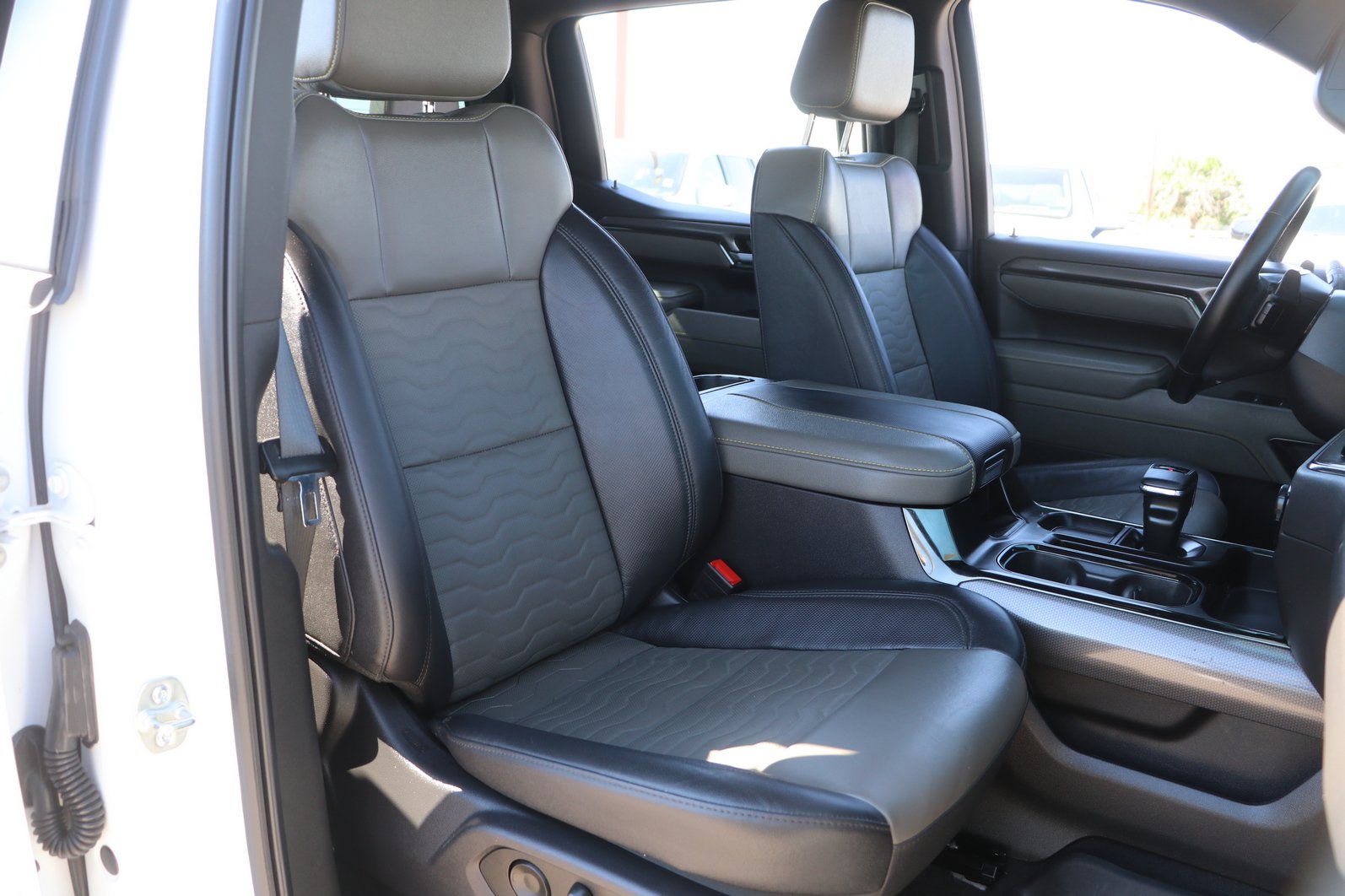 Used 2025 Chevrolet Silverado 1500 ZR2 w/ Technology Package AWD/4WD image 35