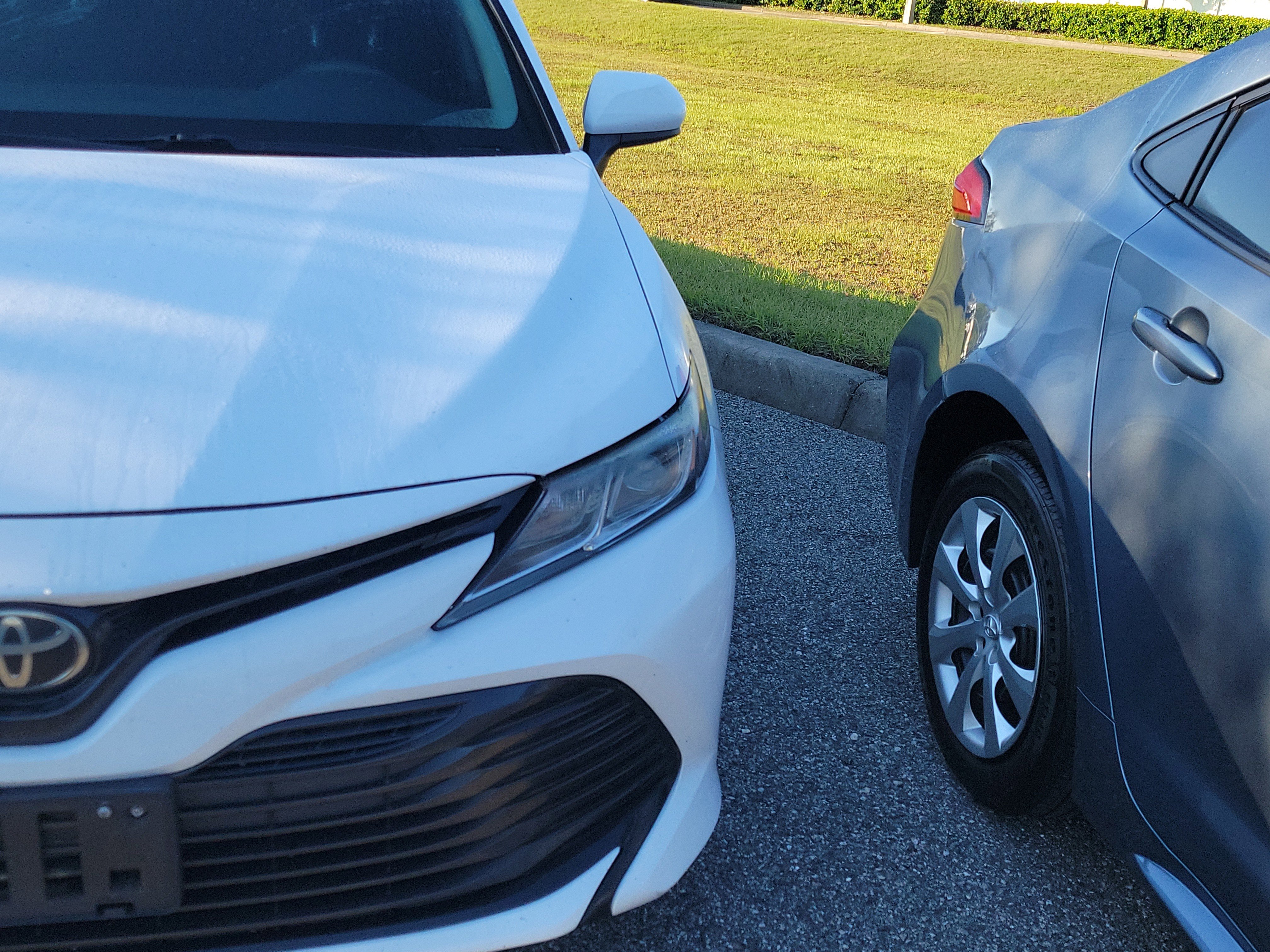 Used 2019 Toyota Camry LE image 3