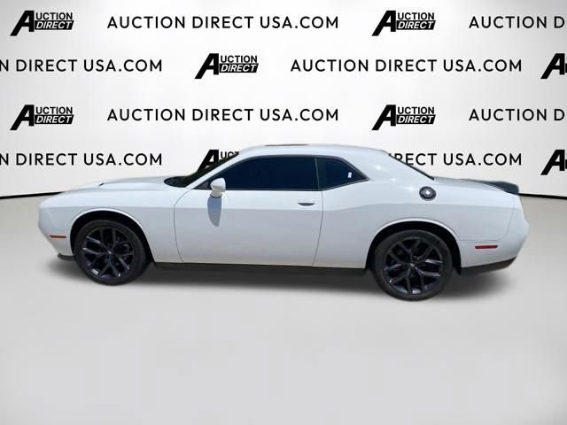 Used 2022 Dodge Challenger SXT w/ Driver Convenience Group RWD image 3