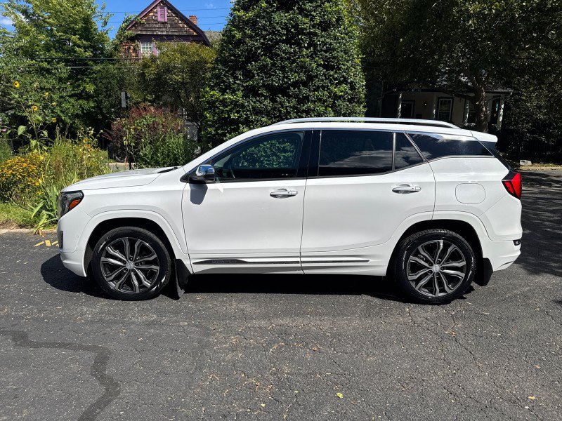 Used 2020 GMC Terrain Denali w/ Denali Premium Package AWD/4WD image 7