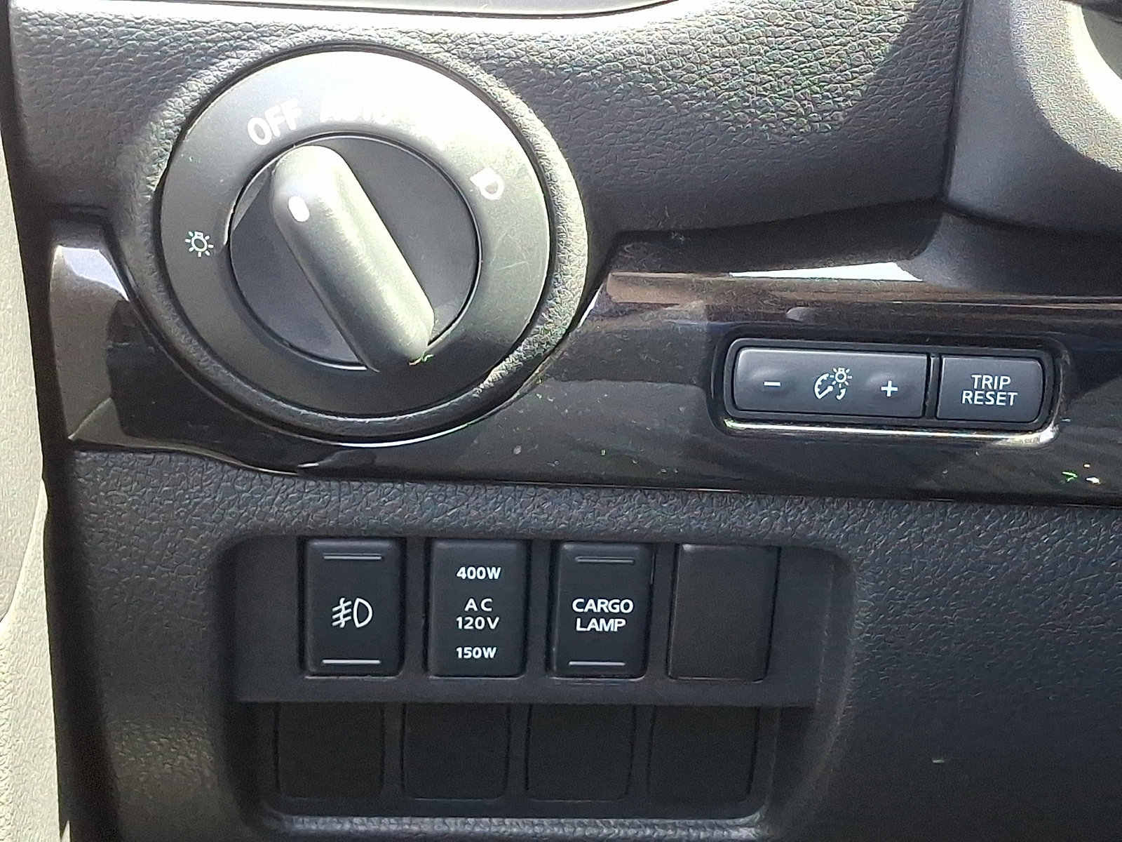 Used 2019 Nissan Titan SV w/ SV Convenience Package image 28