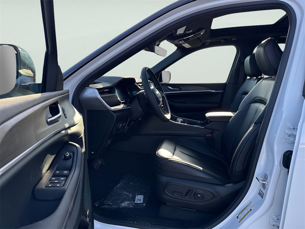 New 2025 Jeep Grand Cherokee Limited image 22