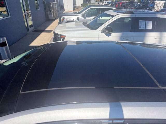 Used 2019 Ford Edge Titanium w/ Equipment Group 301A AWD/4WD image 15