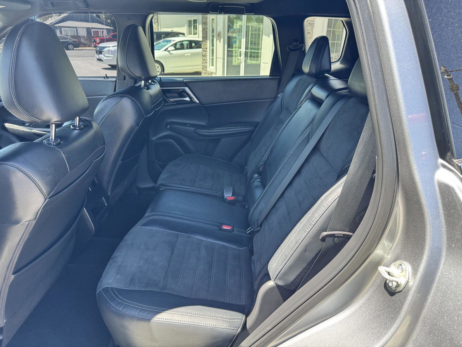 Used 2022 Mitsubishi Outlander SE image 15