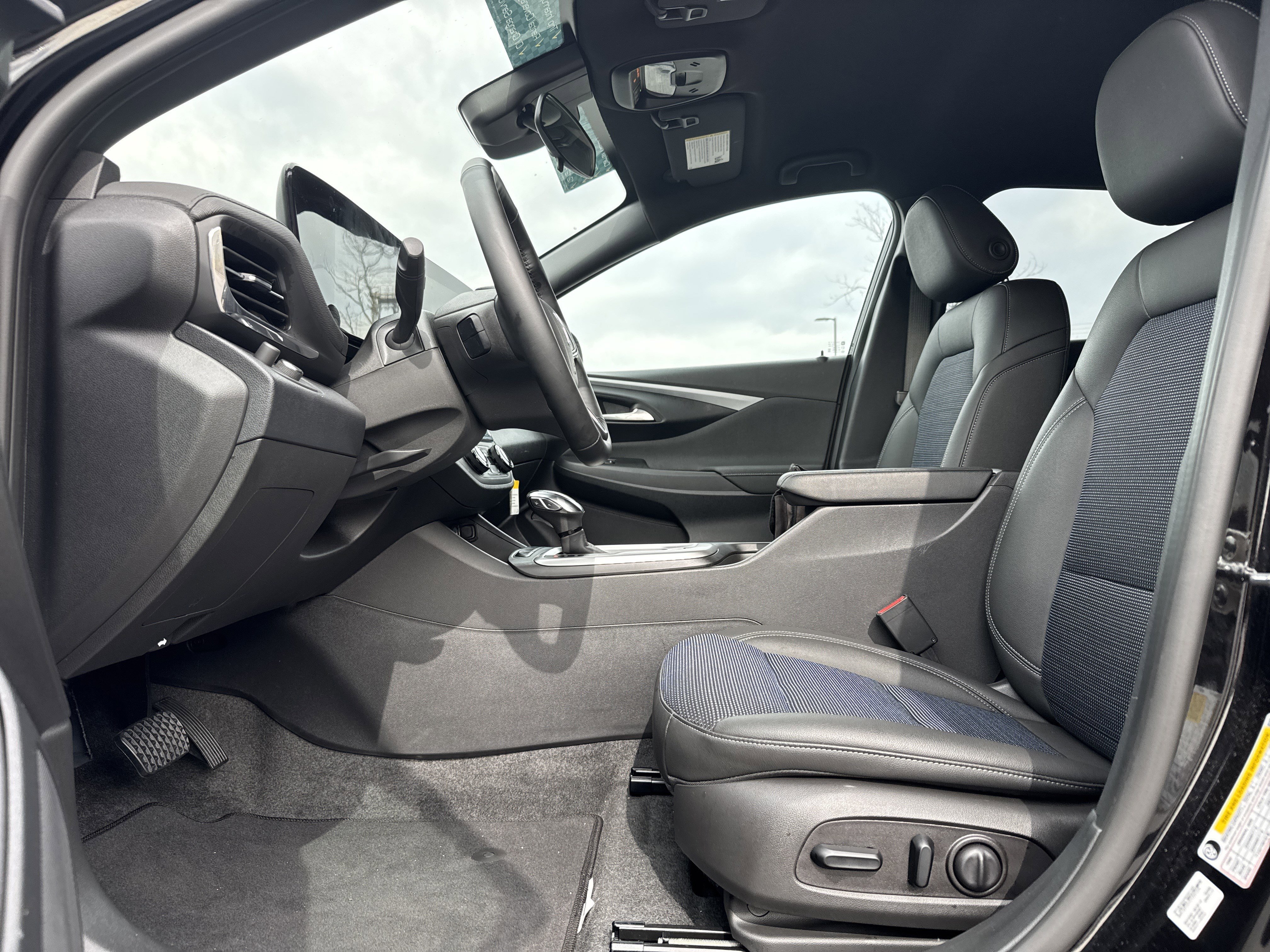 Used 2025 Buick Envista Preferred w/ Convenience I Package image 16