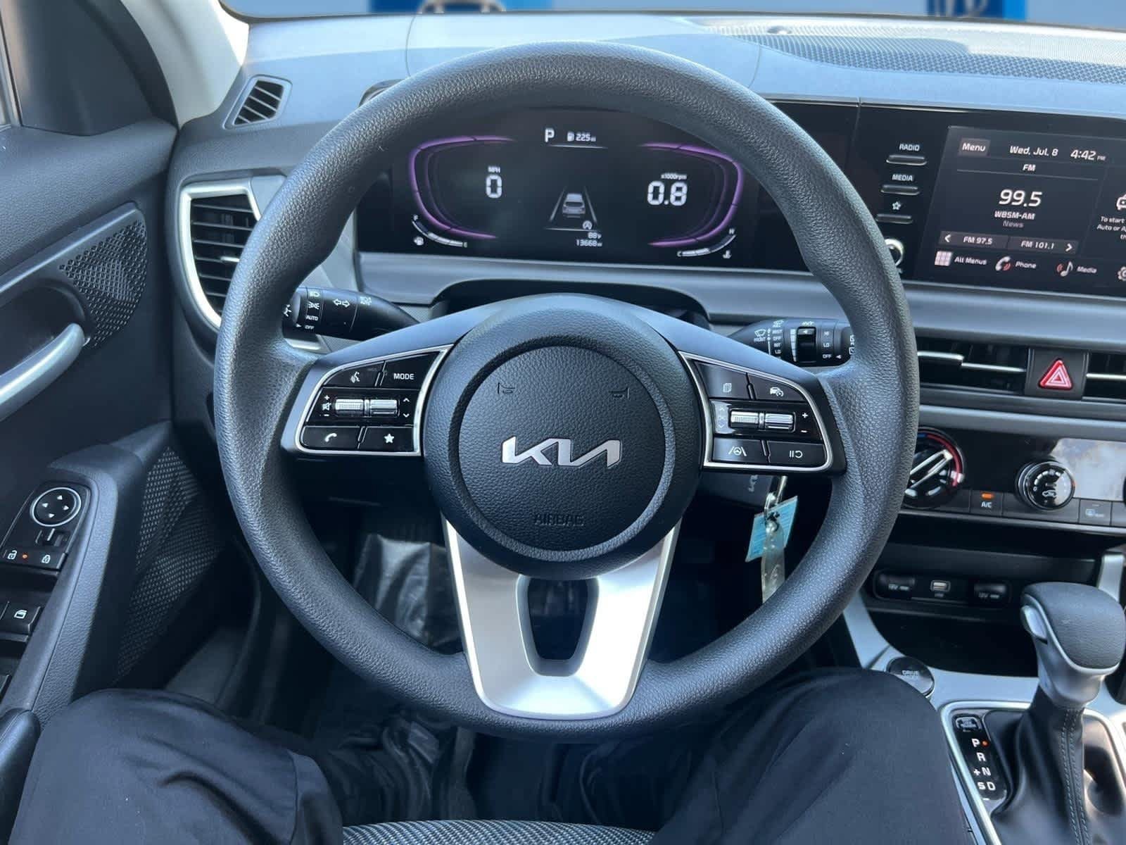 Used 2024 Kia Seltos LX AWD/4WD image 17