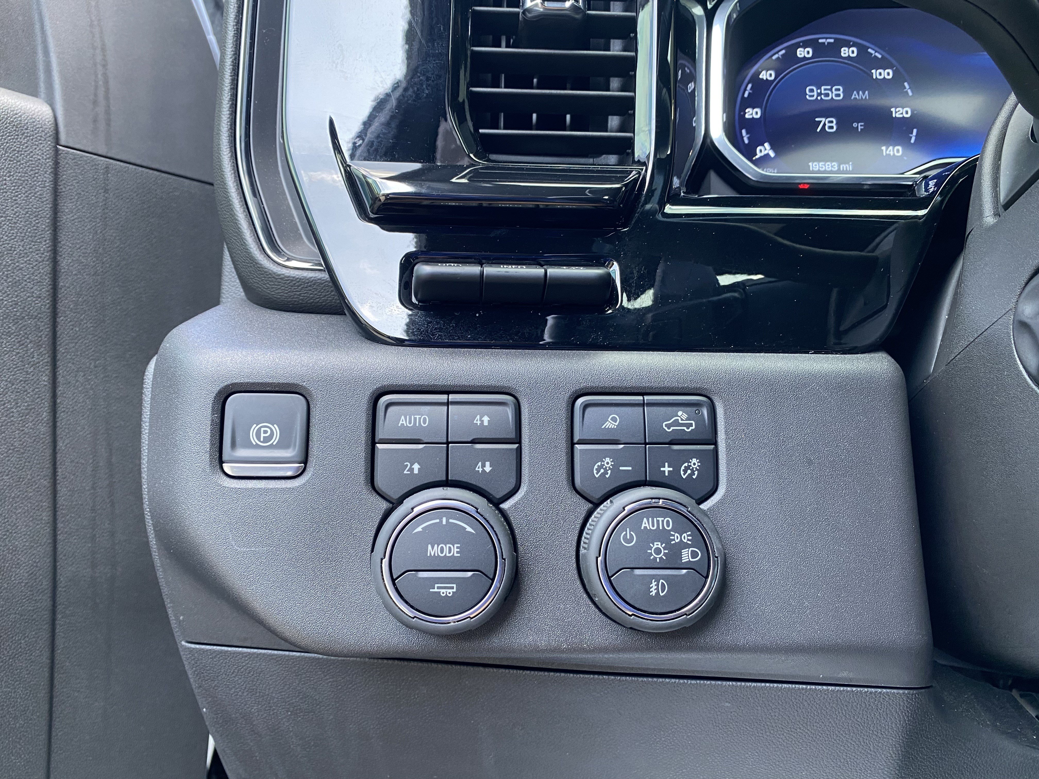 Used 2025 Chevrolet Silverado 1500 ZR2 w/ Technology Package AWD/4WD image 19