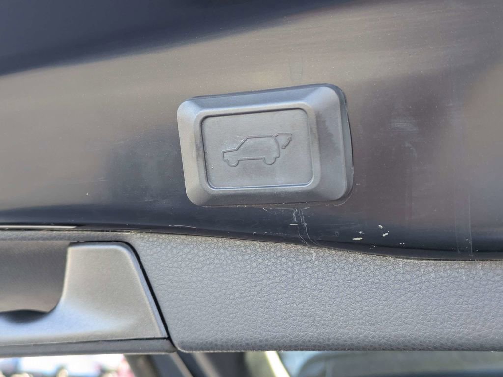 Used 2021 Toyota RAV4 XLE Premium AWD/4WD image 14