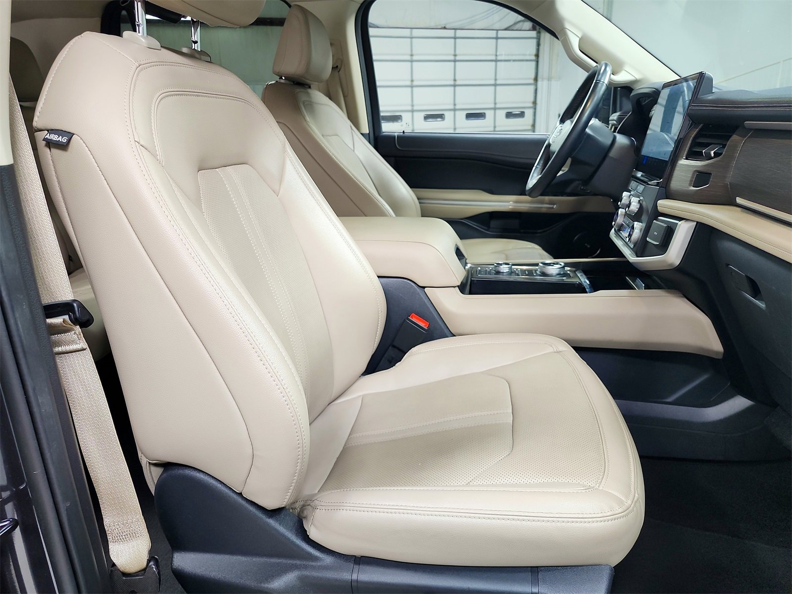 Used 2024 Ford Expedition Limited image 43