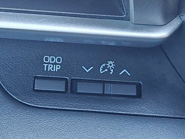 Used 2025 Toyota Highlander XLE image 37