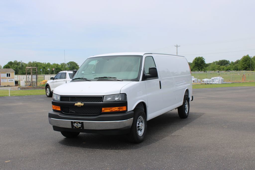 New 2026 Chevrolet Express 3500 Extended RWD image 4