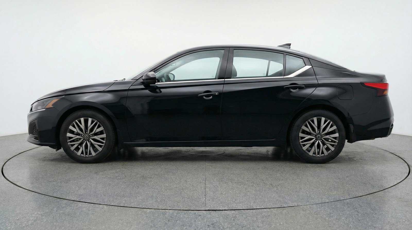 Used 2025 Nissan Altima 2.5 SV image 5