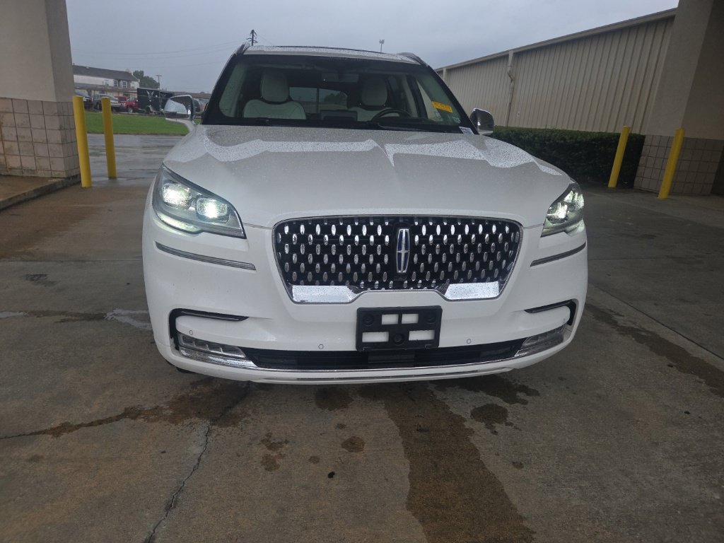 Used 2020 Lincoln Aviator Black Label Grand Touring w/ Class IV Trailer Tow Package AWD/4WD image 2
