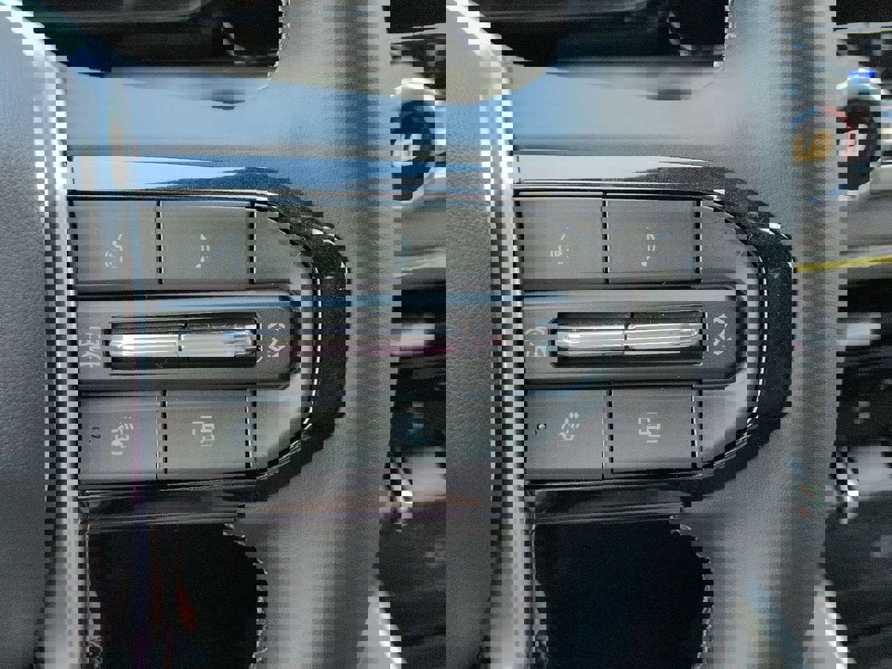 New 2026 Chevrolet Colorado ZR2 w/ Technology Package AWD/4WD image 13