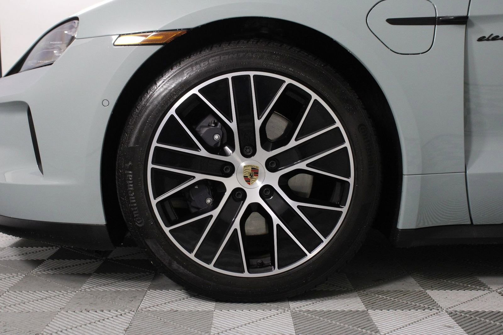 Certified 2025 Porsche Taycan image 28