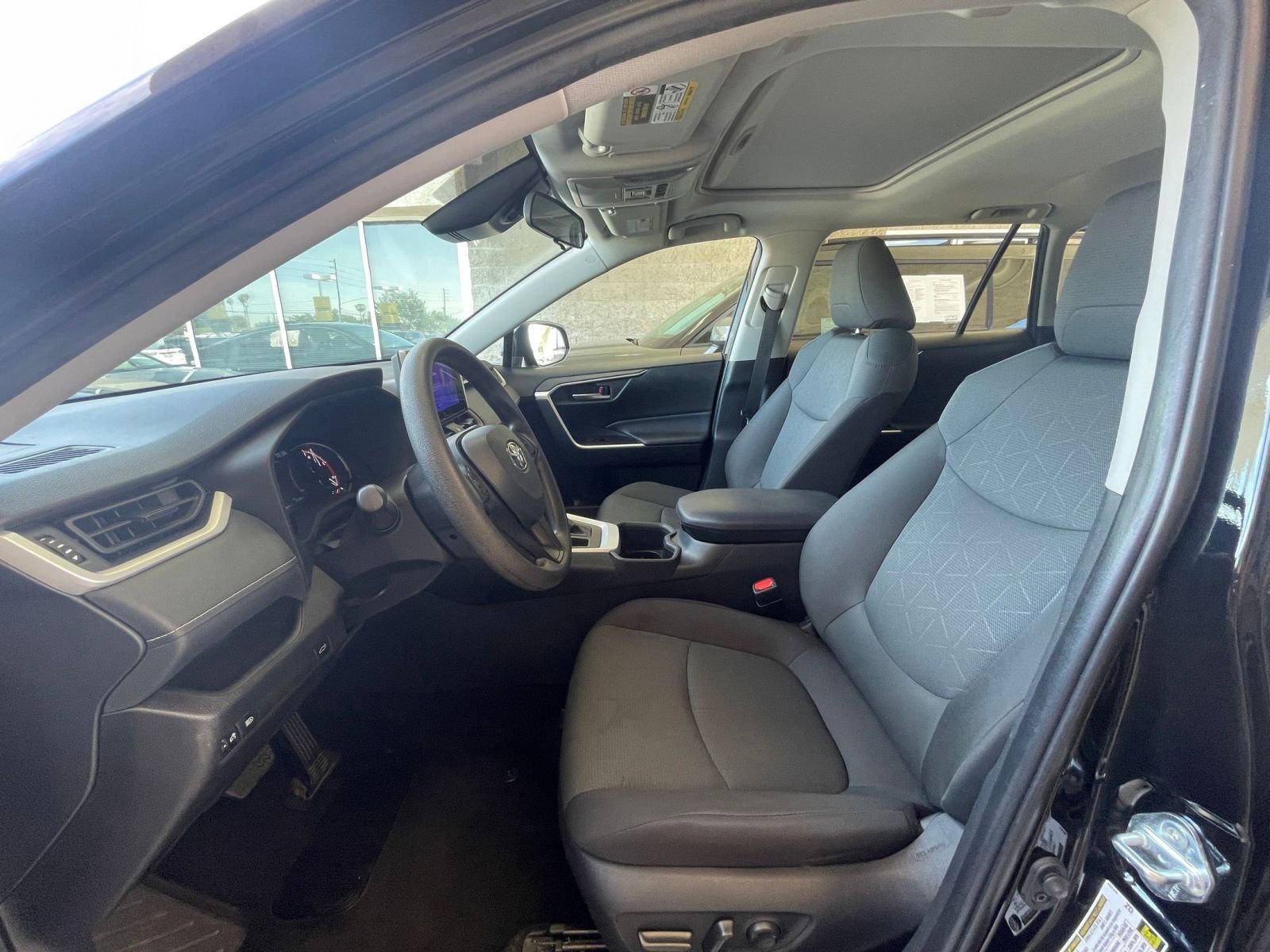 Used 2025 Toyota RAV4 XLE w/ Convenience Package image 28