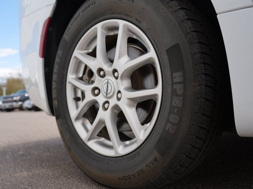 Used 2023 Chrysler Pacifica Touring-L FWD image 29