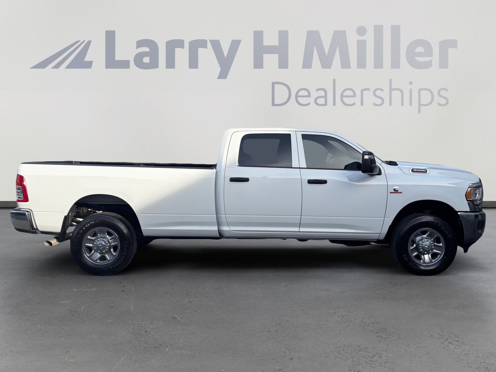 Used 2024 RAM 3500 Tradesman w/ Chrome Appearance Group image 6