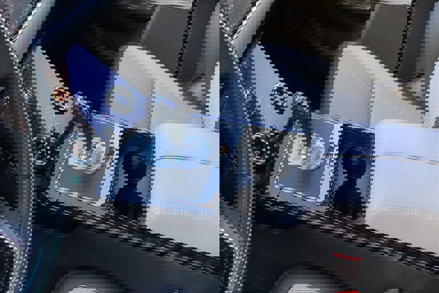 Used 2020 Land Rover Range Rover Evoque R-Dynamic HSE image 16