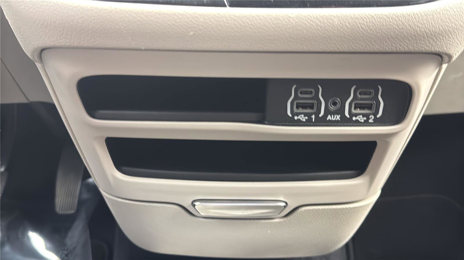 Used 2023 Chrysler Voyager LX FWD image 23