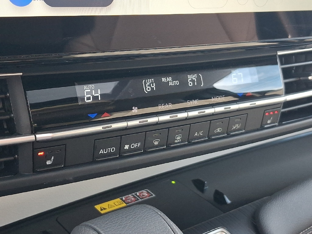 Certified 2026 Toyota Sienna XLE AWD/4WD image 17