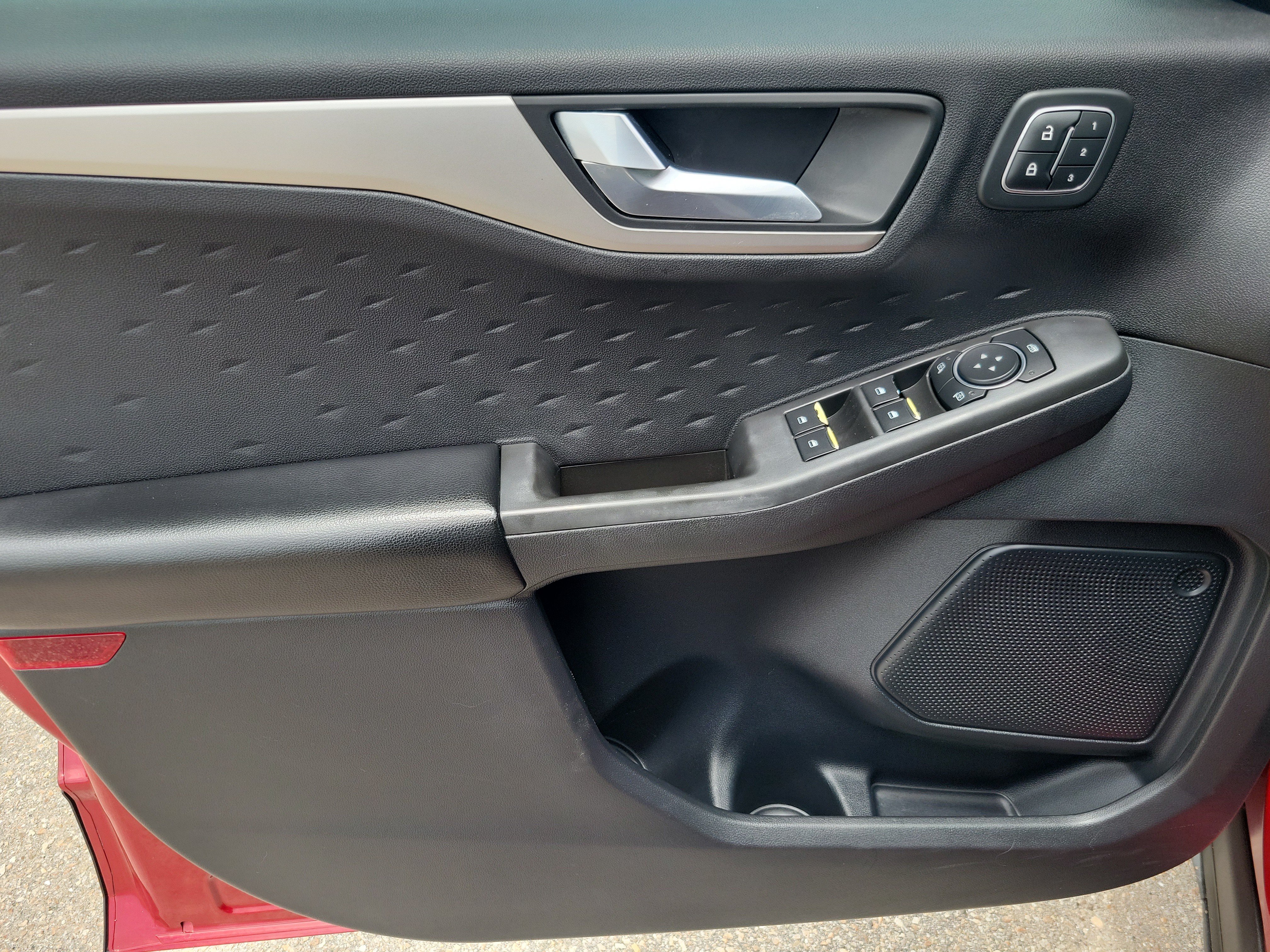 Used 2020 Ford Escape SEL FWD image 18