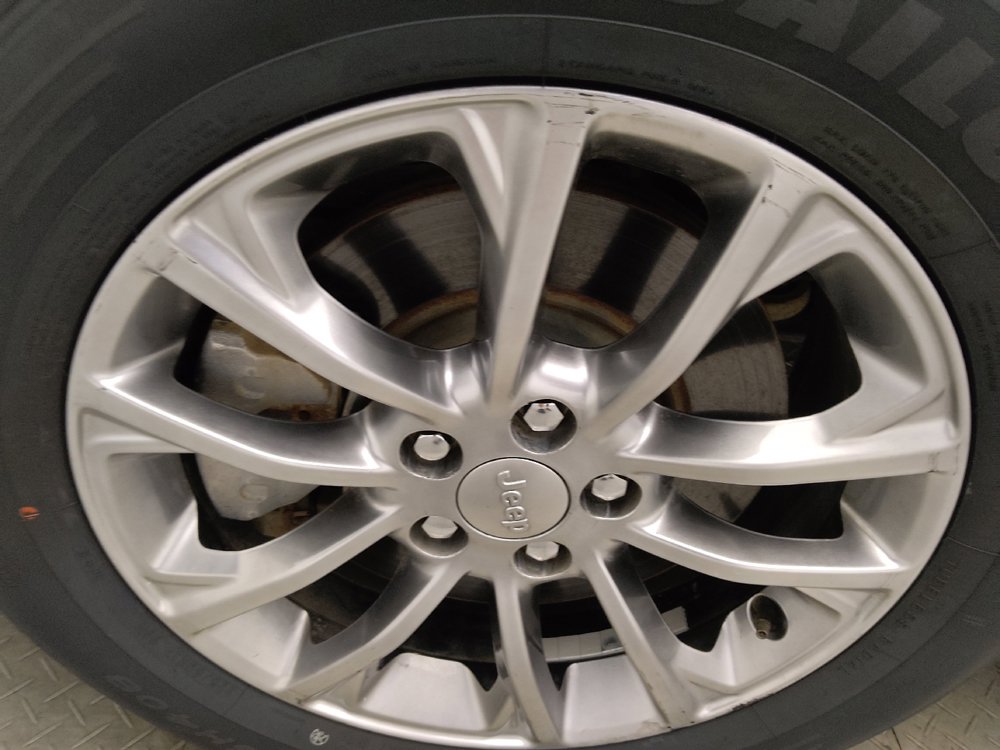 Used 2019 Jeep Cherokee Latitude Plus FWD image 31