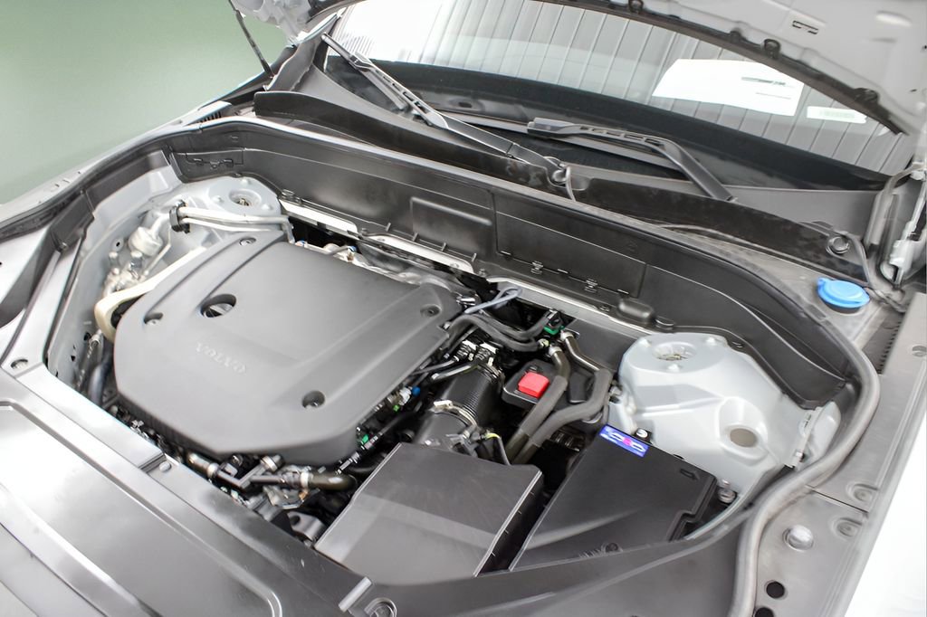 Certified 2025 Volvo XC90 B6 Plus image 34