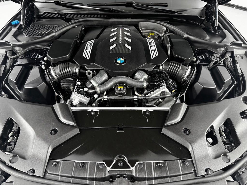 Used 2021 BMW M550i xDrive w/ Executive Package AWD/4WD image 9