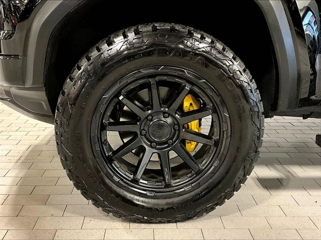 Used 2025 GMC Canyon Denali w/ LPO, Denali Black Edition image 14