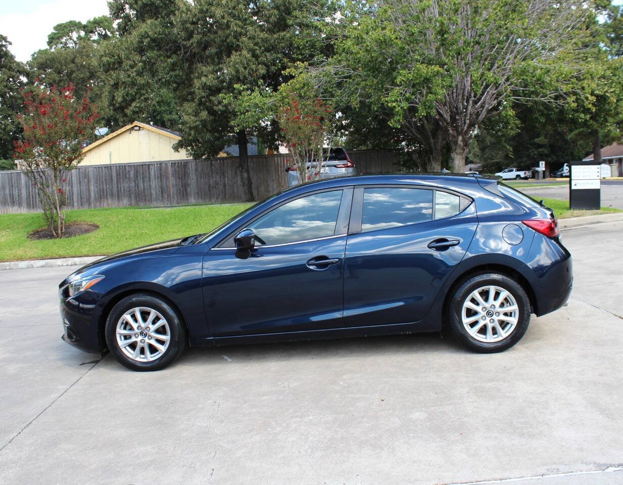 Used 2014 MAZDA MAZDA3 i Touring w/ Moonroof Package 1 FWD image 1