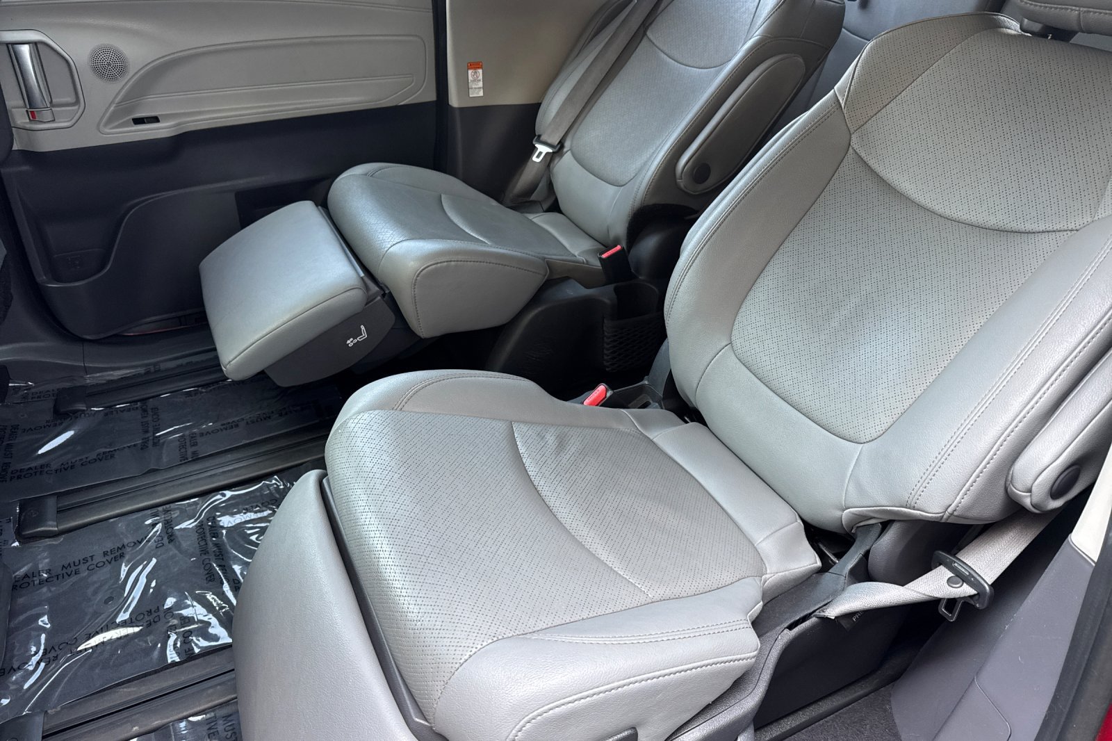 Certified 2024 Toyota Sienna Limited FWD image 16