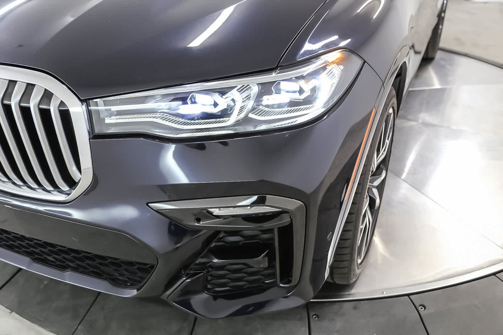 Used 2019 BMW X7 xDrive40i w/ Premium Package AWD/4WD image 17