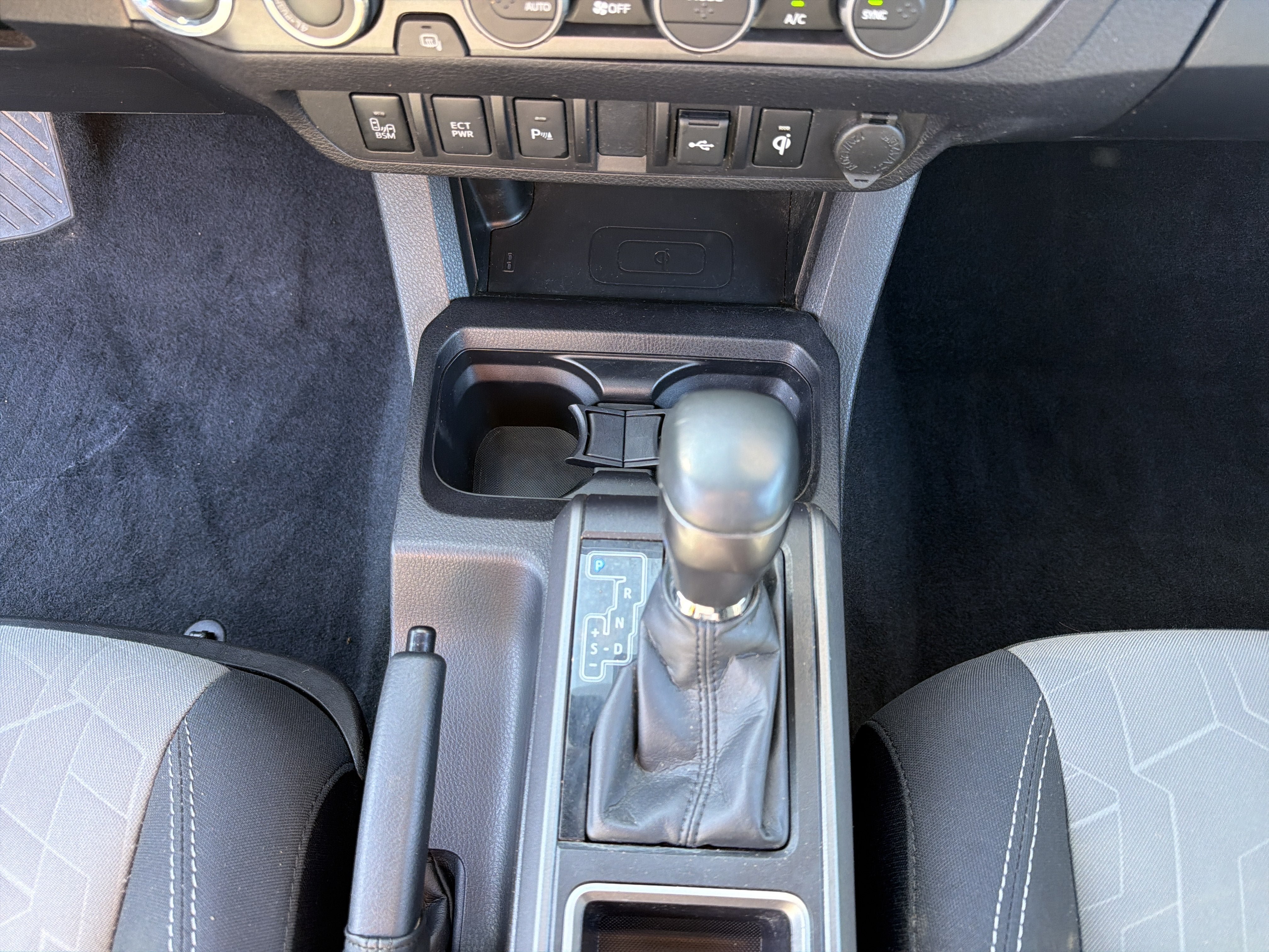 Certified 2022 Toyota Tacoma TRD Off-Road AWD/4WD image 23