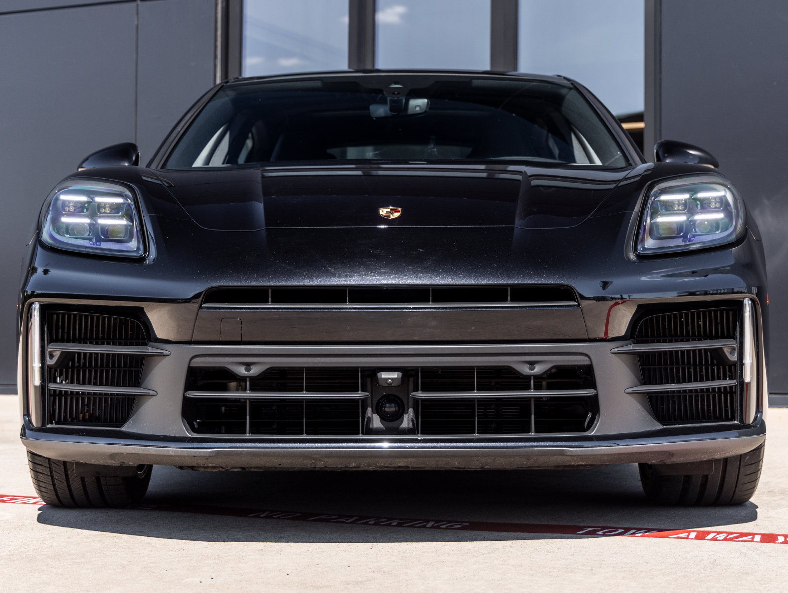 Certified 2025 Porsche Panamera image 8