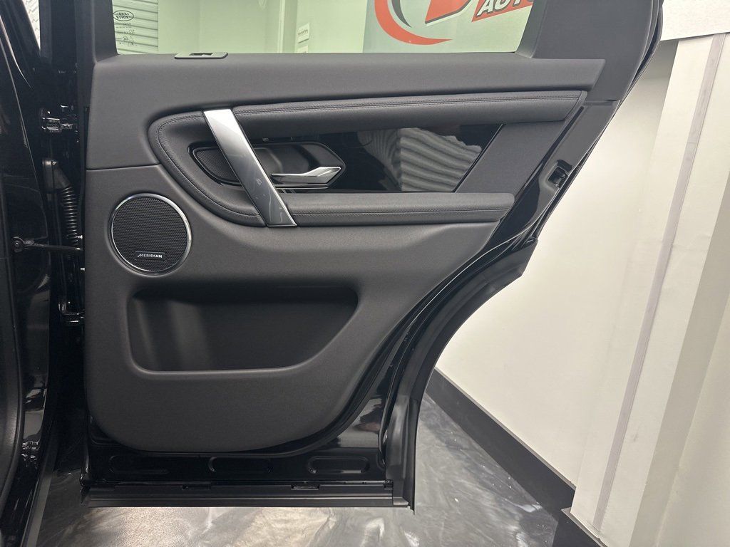 Used 2025 Land Rover Discovery Sport S image 12
