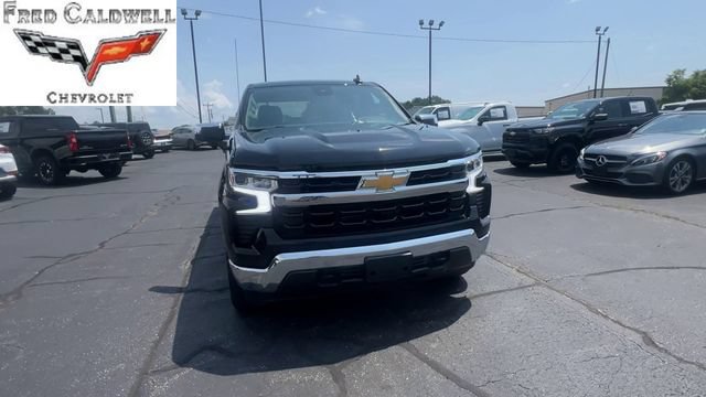 Used 2023 Chevrolet Silverado 1500 LT AWD/4WD image 3