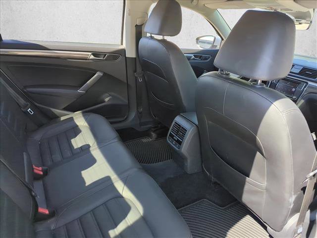 Used 2018 Volkswagen Passat 2.0T SEL Premium image 23
