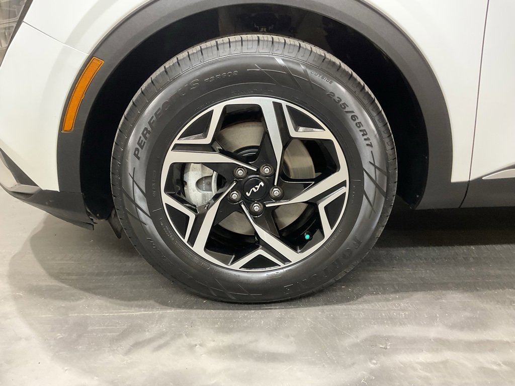 Used 2025 Kia Sportage LX image 6