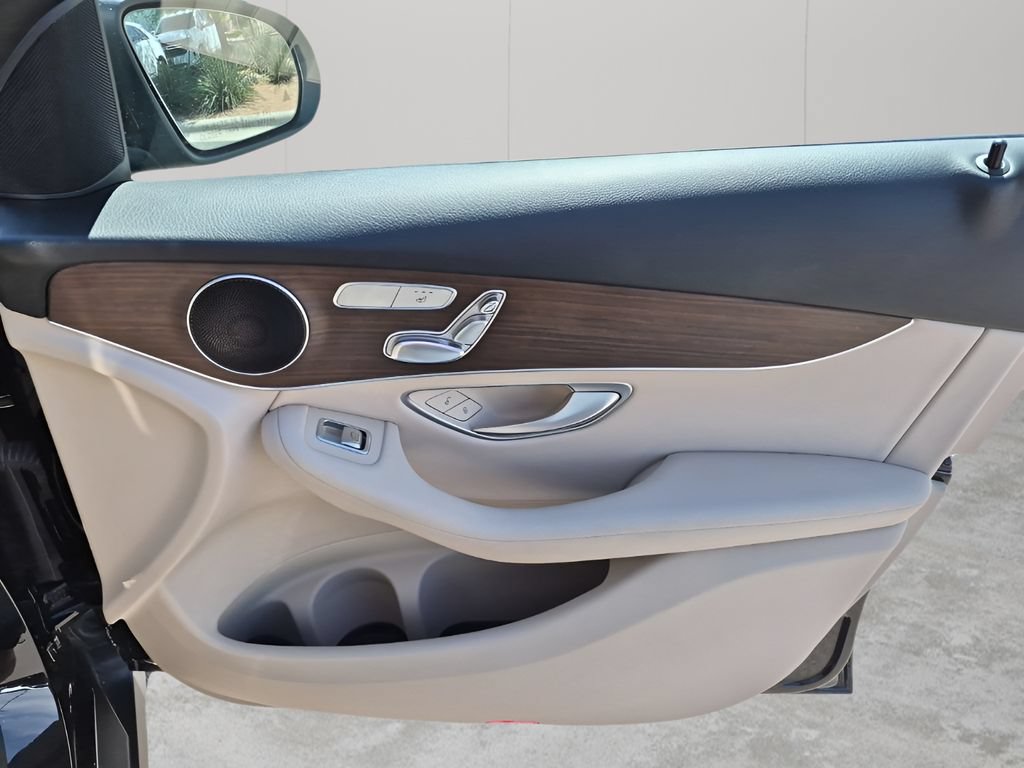 Used 2022 Mercedes-Benz GLC 300 4MATIC w/ Driver Assistance Package image 16