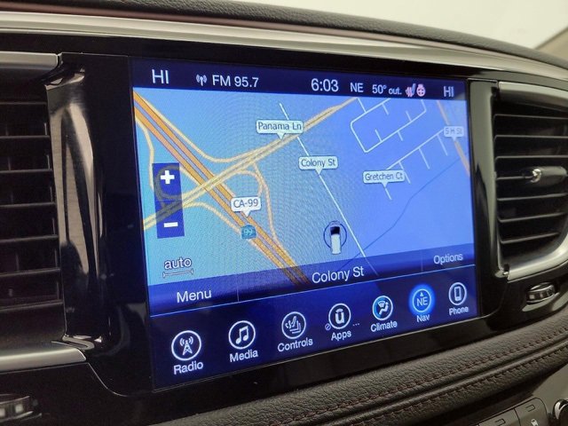 Used 2017 Chrysler Pacifica Limited image 3